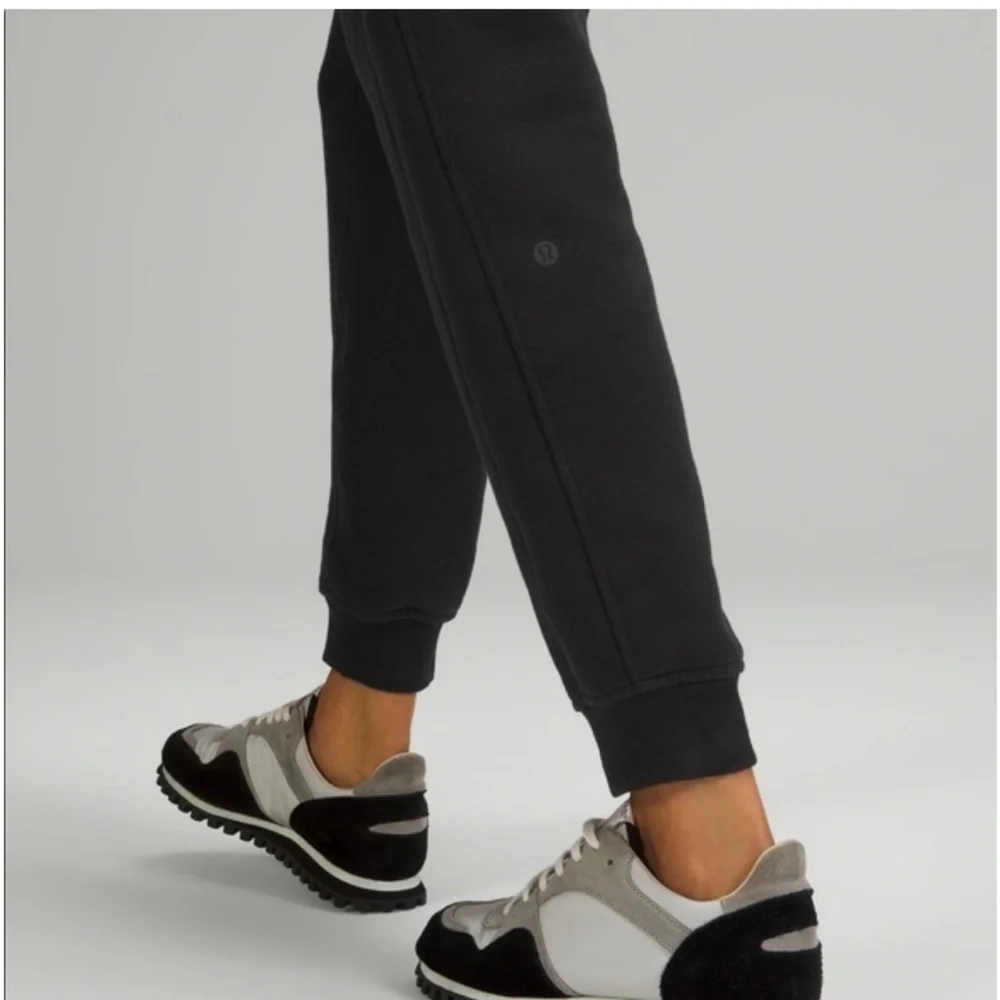 lululemon athletica Scuba High Rise Fleece Jogger Pants 8 - Picture 4 of 5